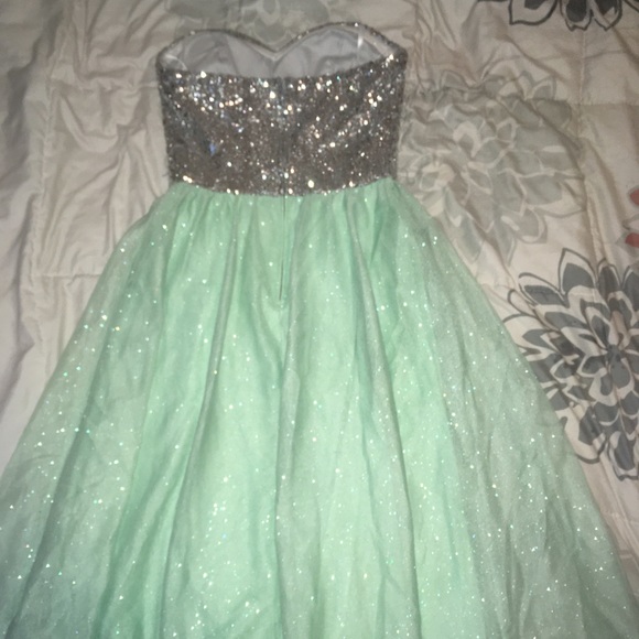 Over knee strapless dress - Picture 3 of 3